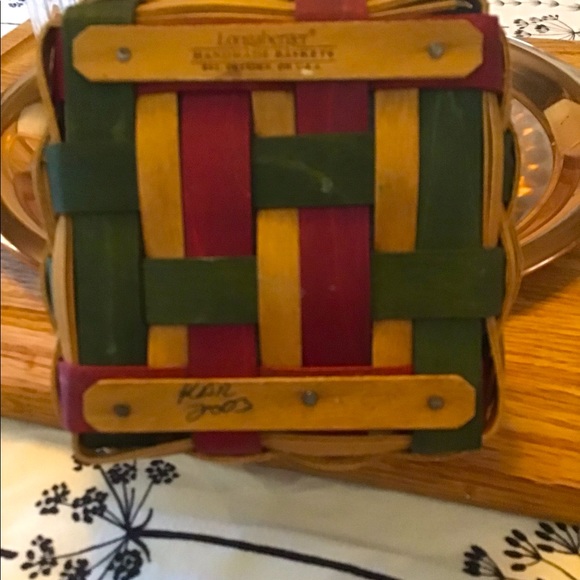 LONGABERGER SMALL HOLLY LEAF BASKET - Picture 2 of 3